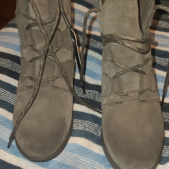 Sorel Boots - Picture 4 of 16